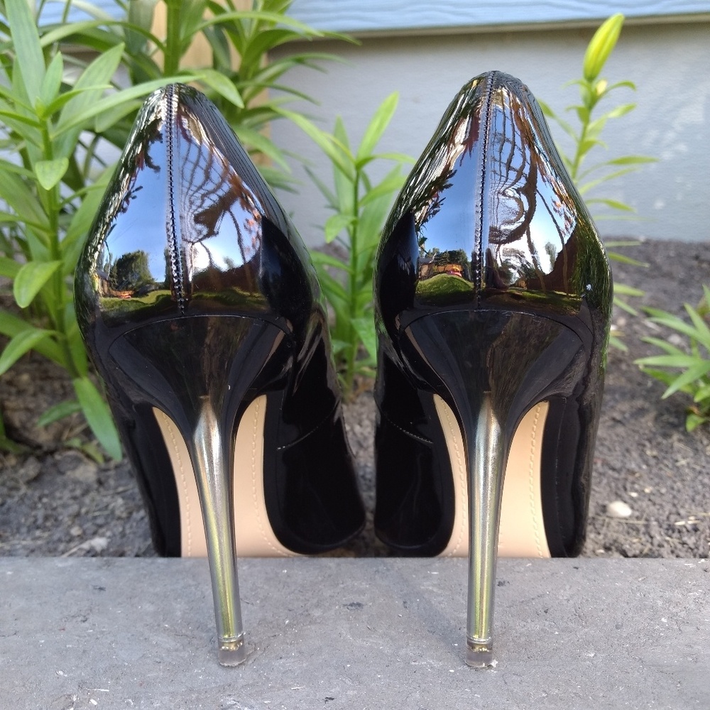 Black patent shoes